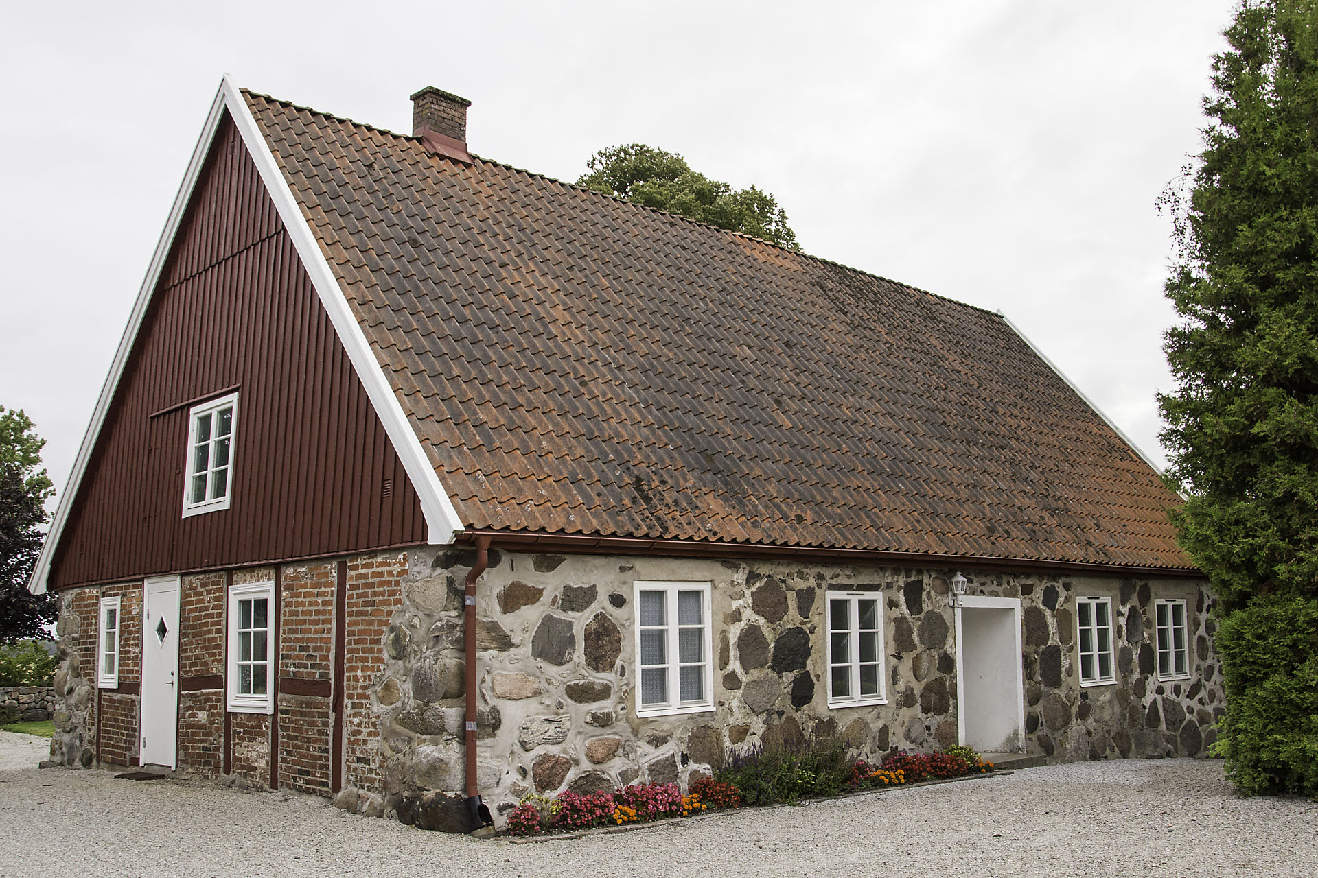 Västra Strö kyrkstuga entrésidan