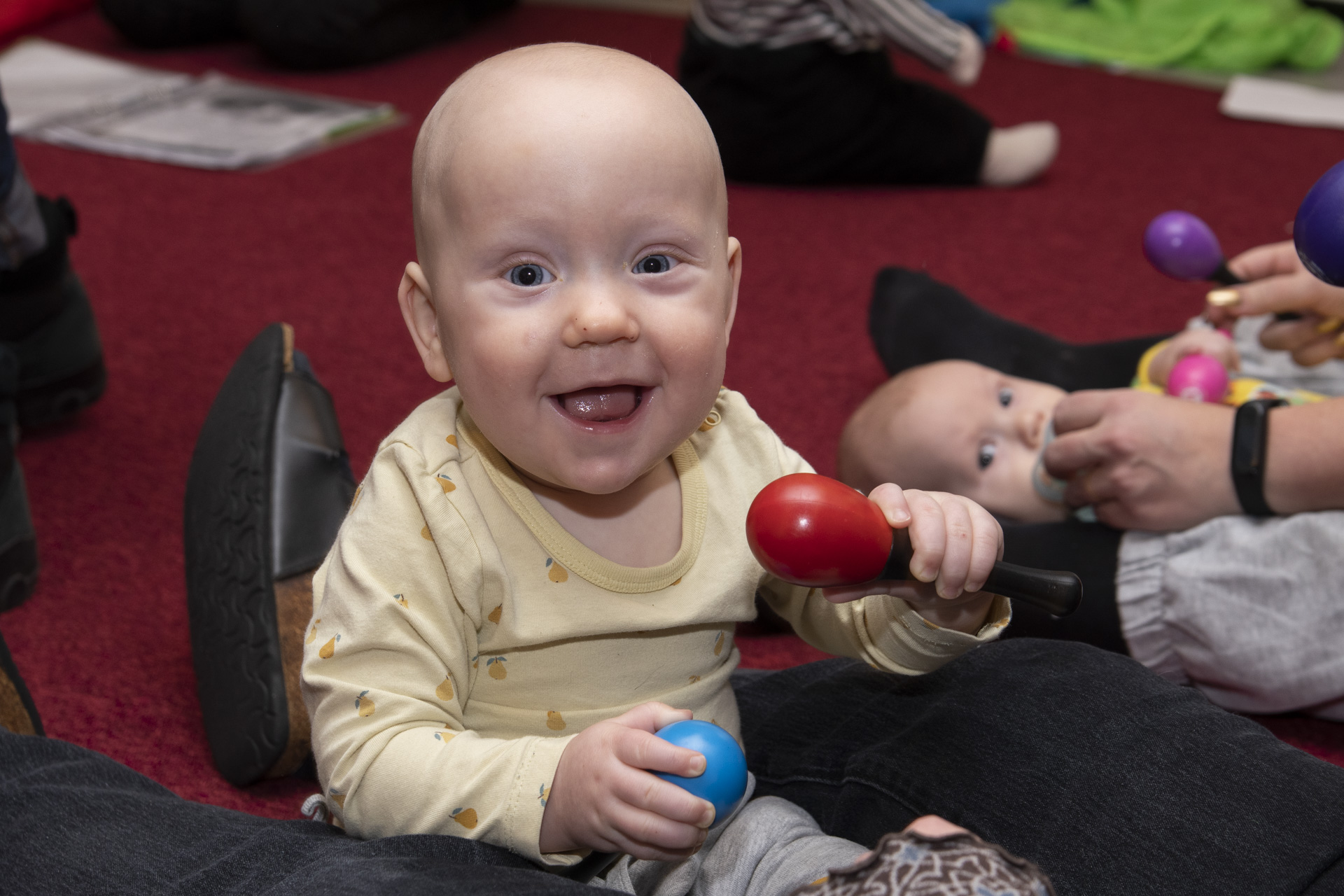 Roligt att spela på maracas