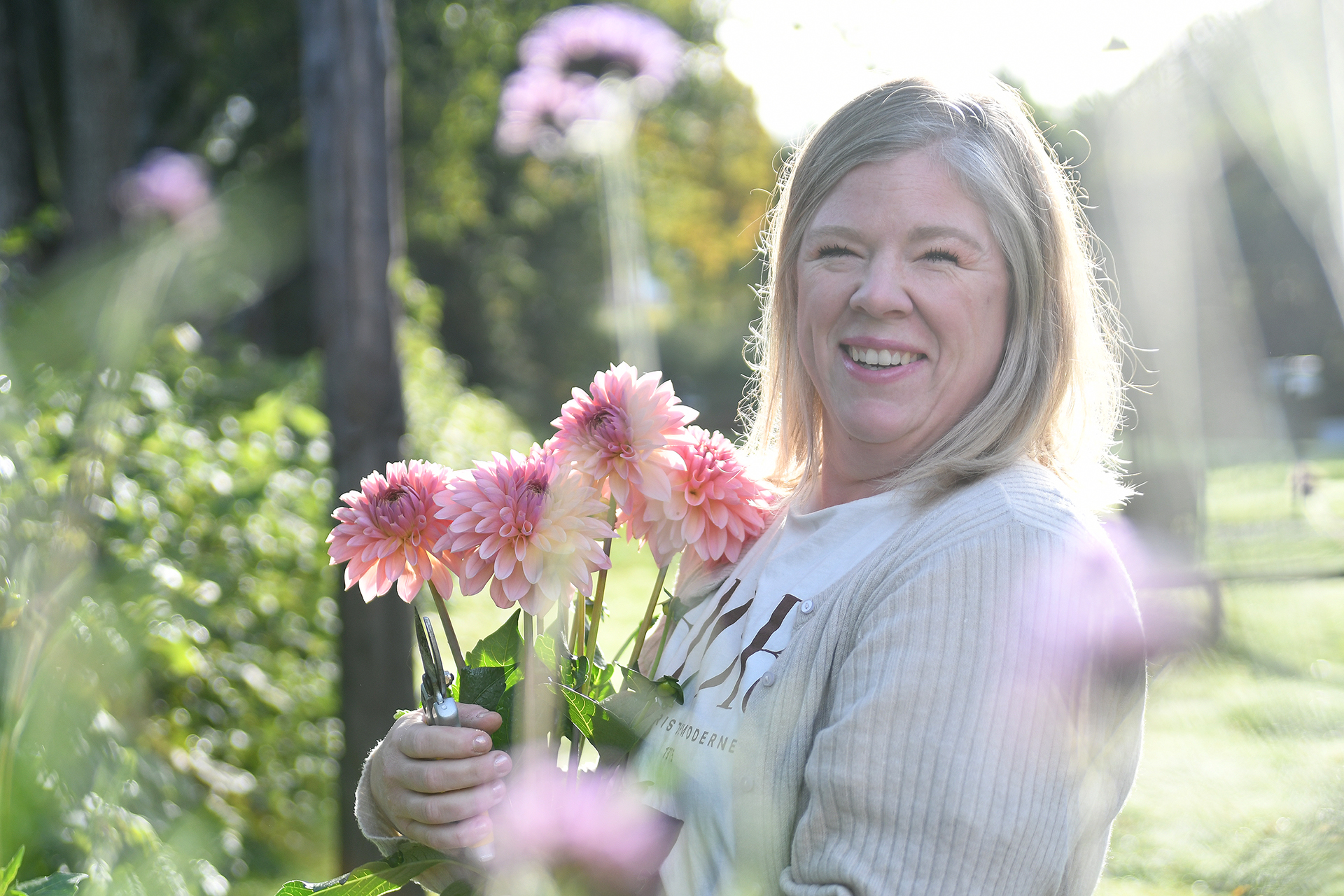 Linda Annmo, vaktmästare, men en bukett dalior