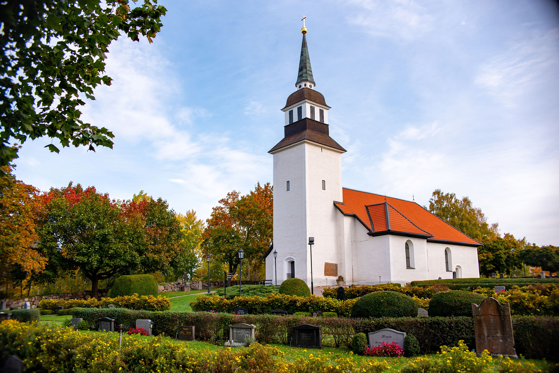 Landeryds kyrka tidig höst