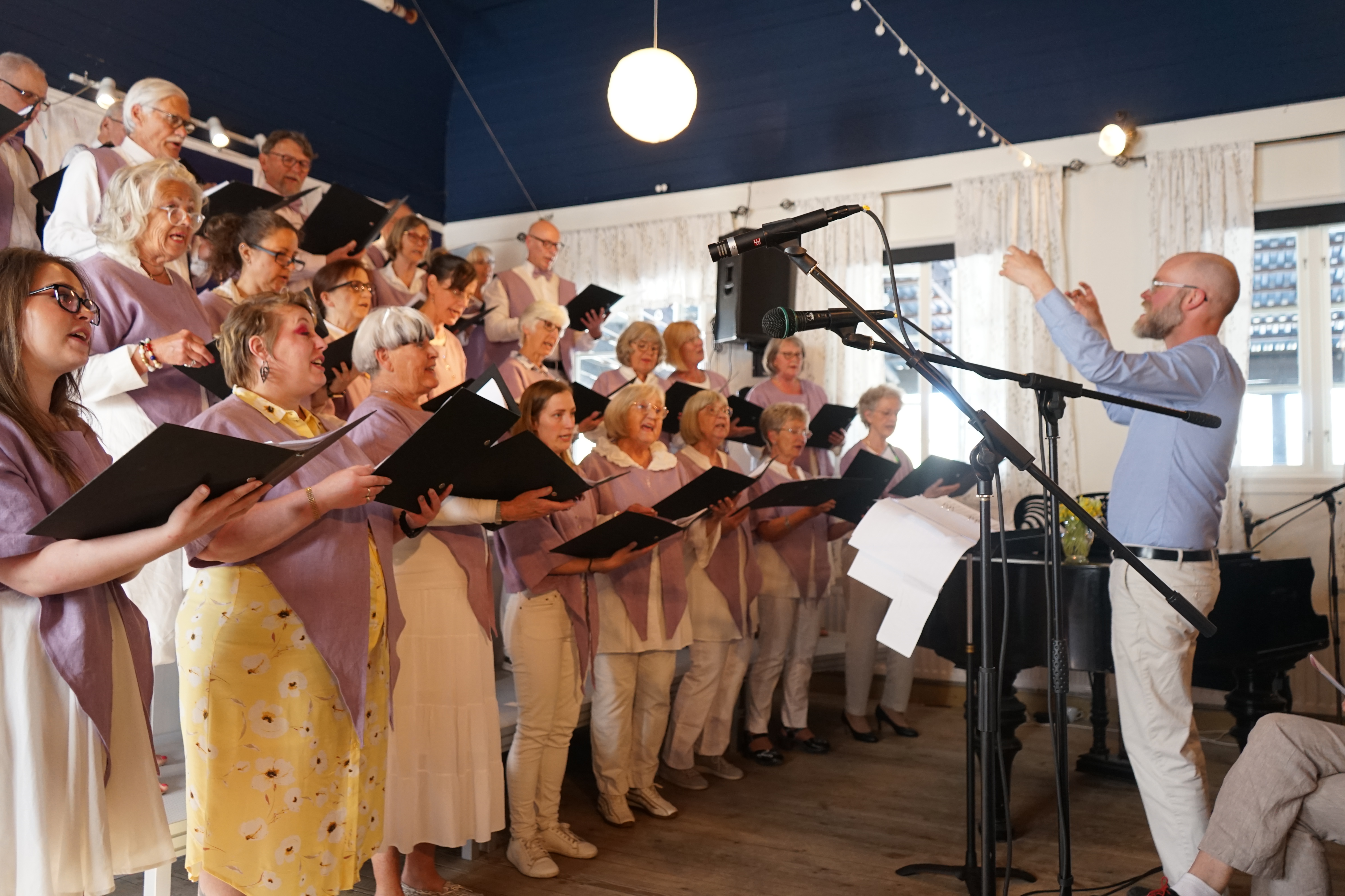 Ljusterökören i bygdegården.