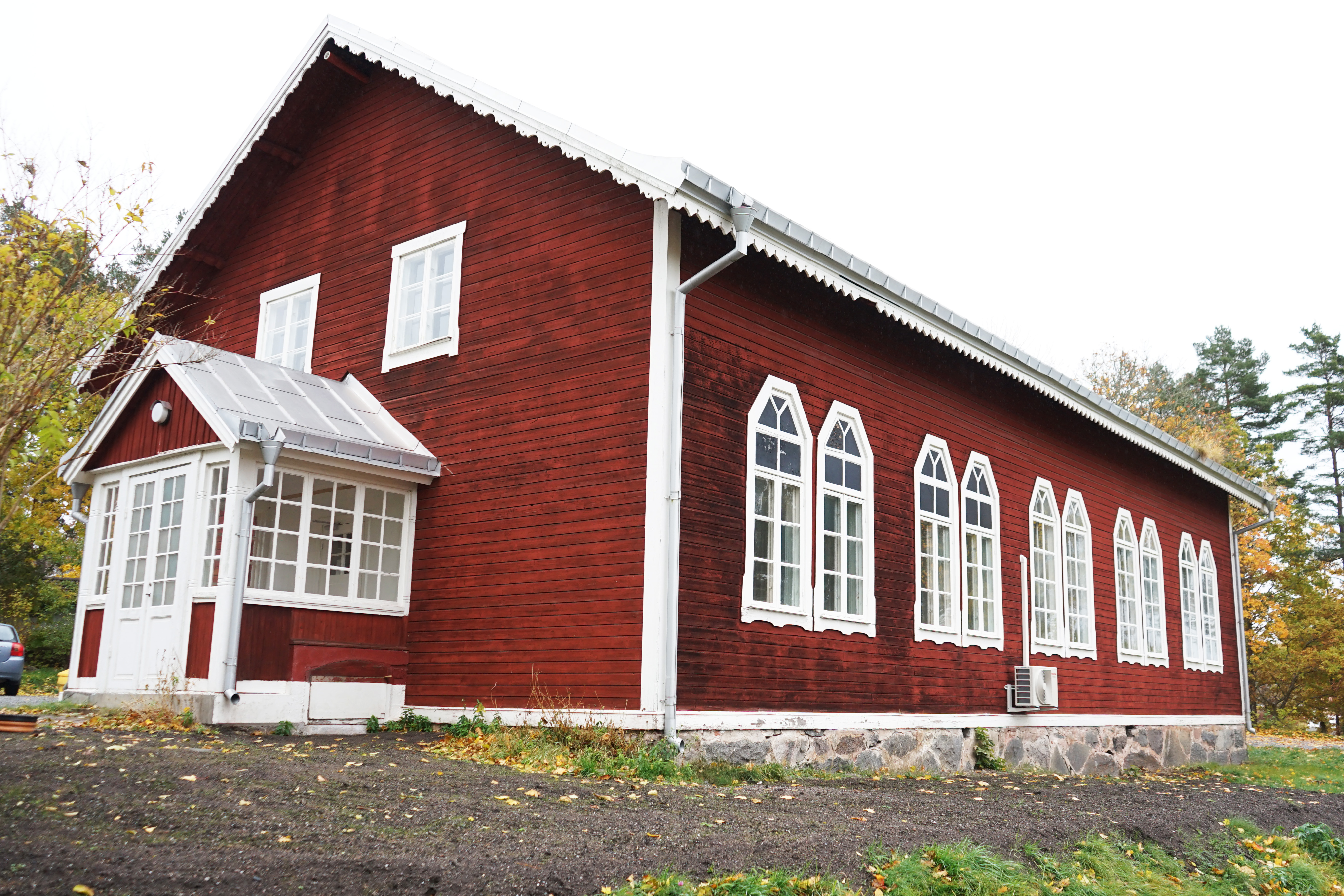 Säbykyrkan, vy från vägen