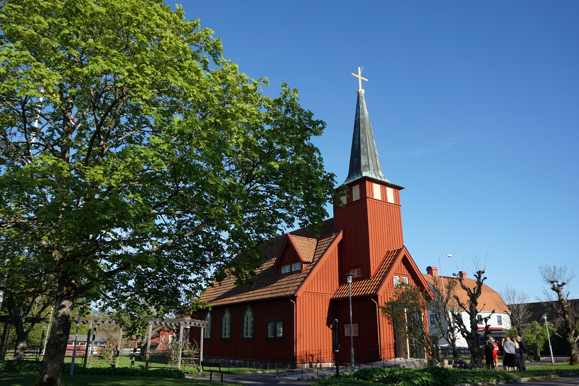 Kärra kyrka i sommartid