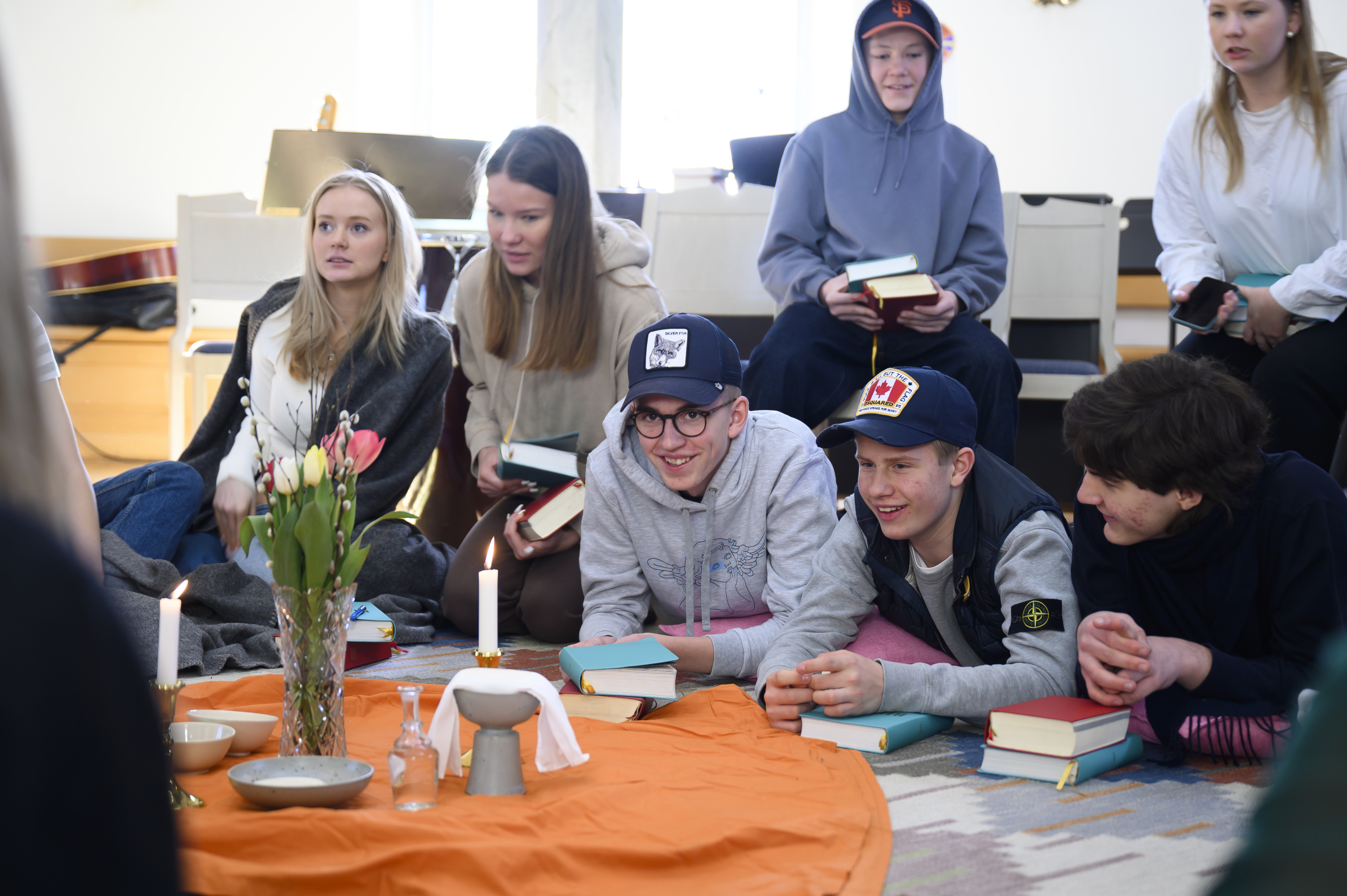 Konfirmander under samling