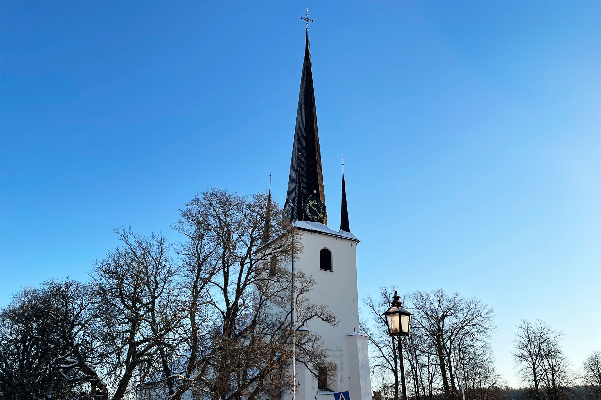 Heliga Trefaldighets kyrka vinter utomhus