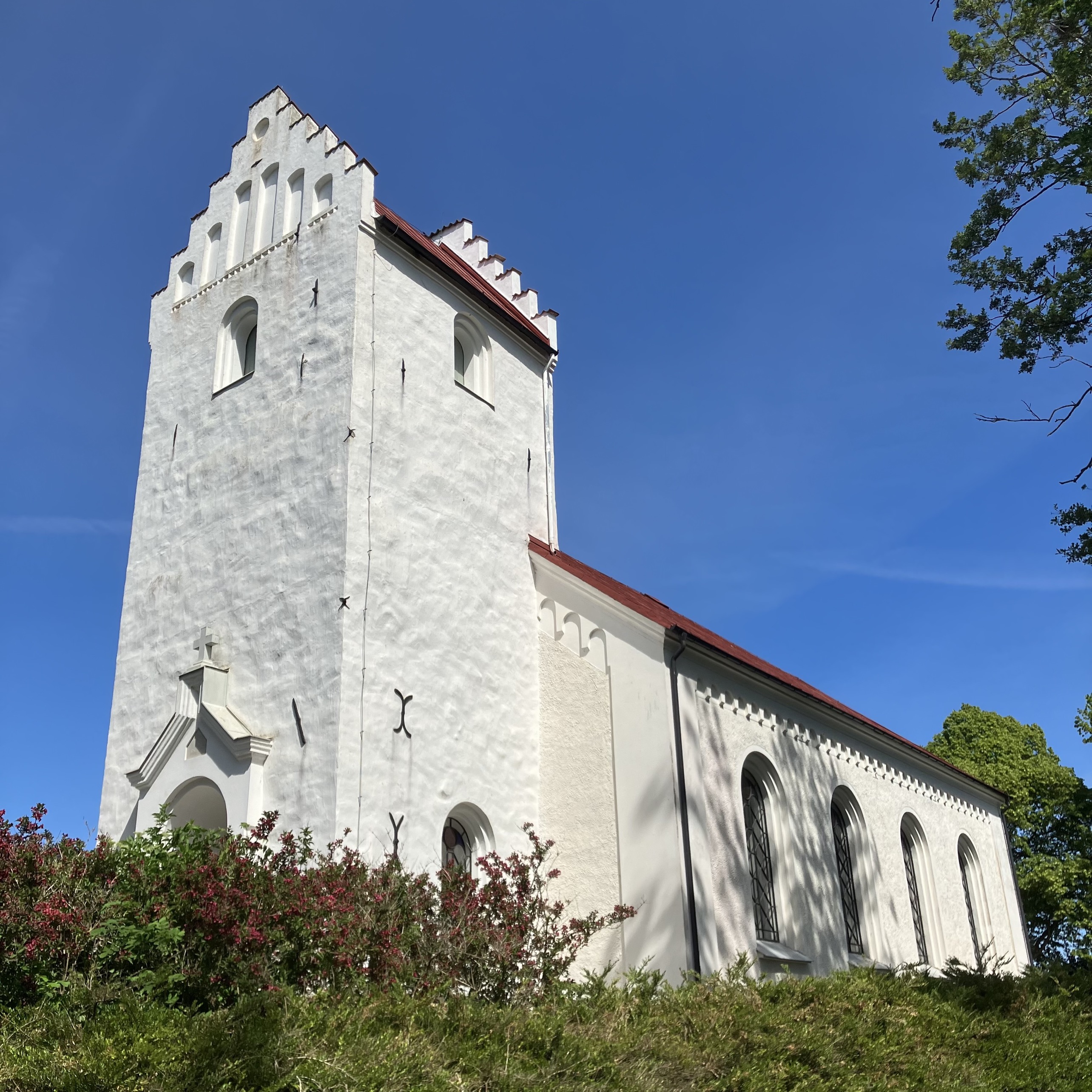Västra Hoby kyrka exteriör