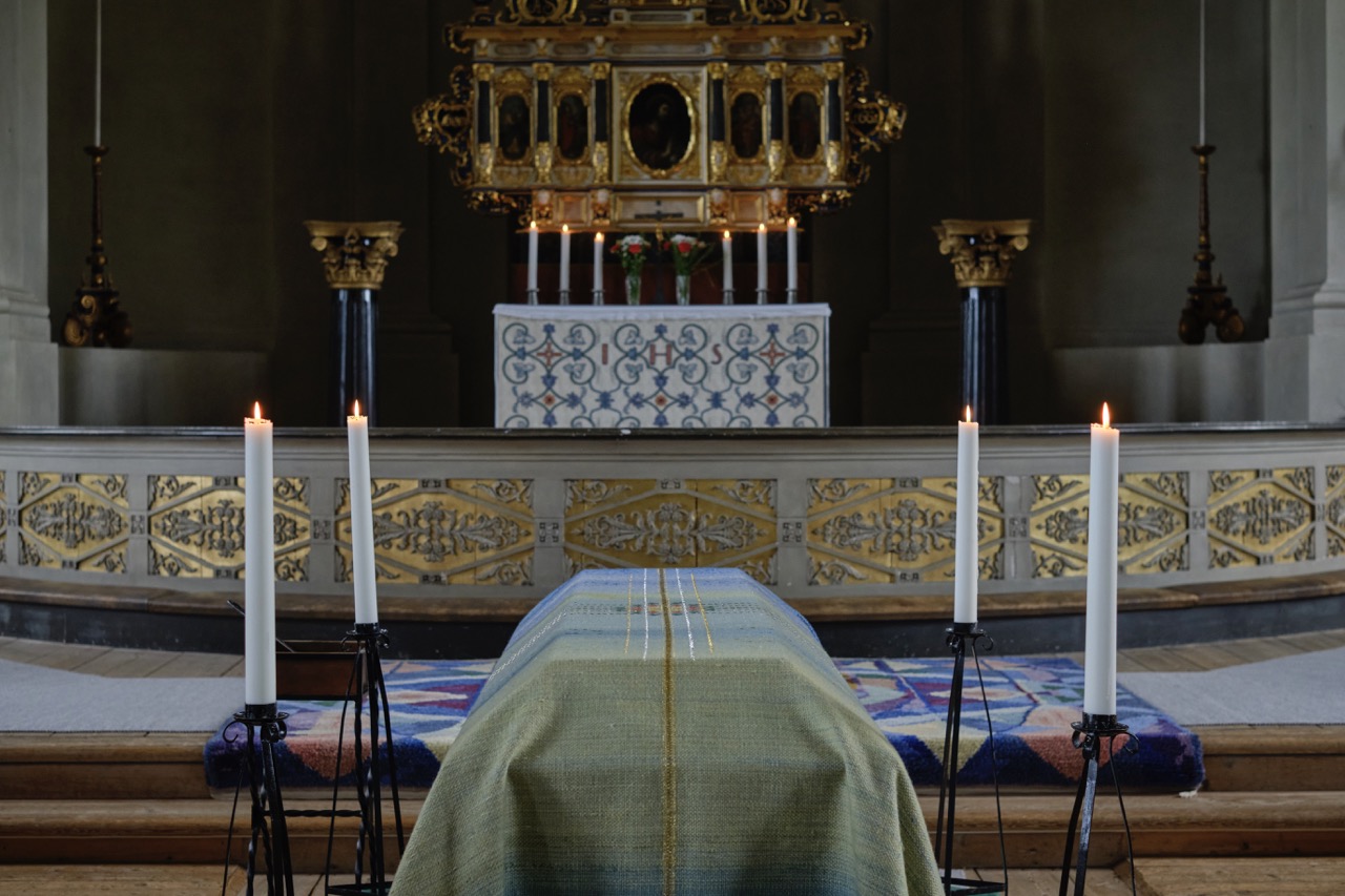 Bårtäcke för begravning i Öja kyrka.