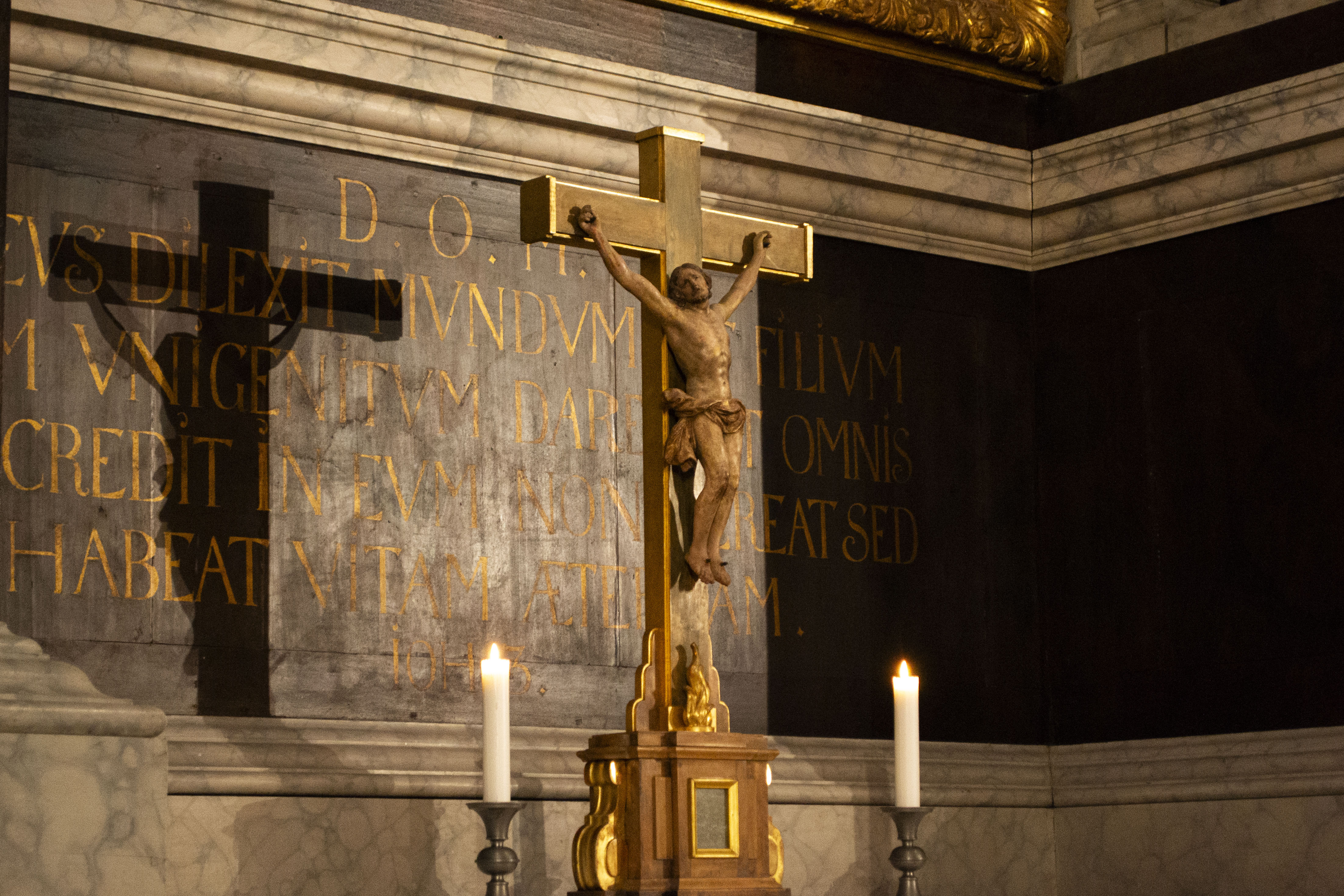 Krucifix på altaret i Kalmar domkyrka