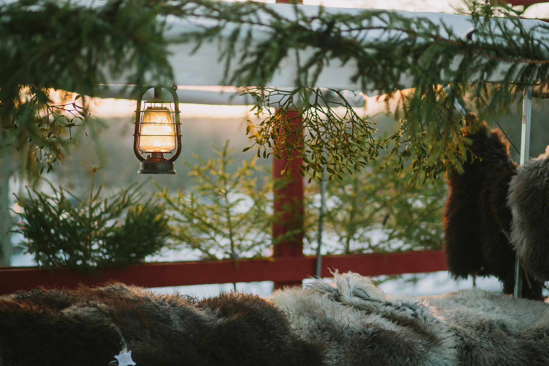 julmarknad fotogenlampa skinnfäll vinter