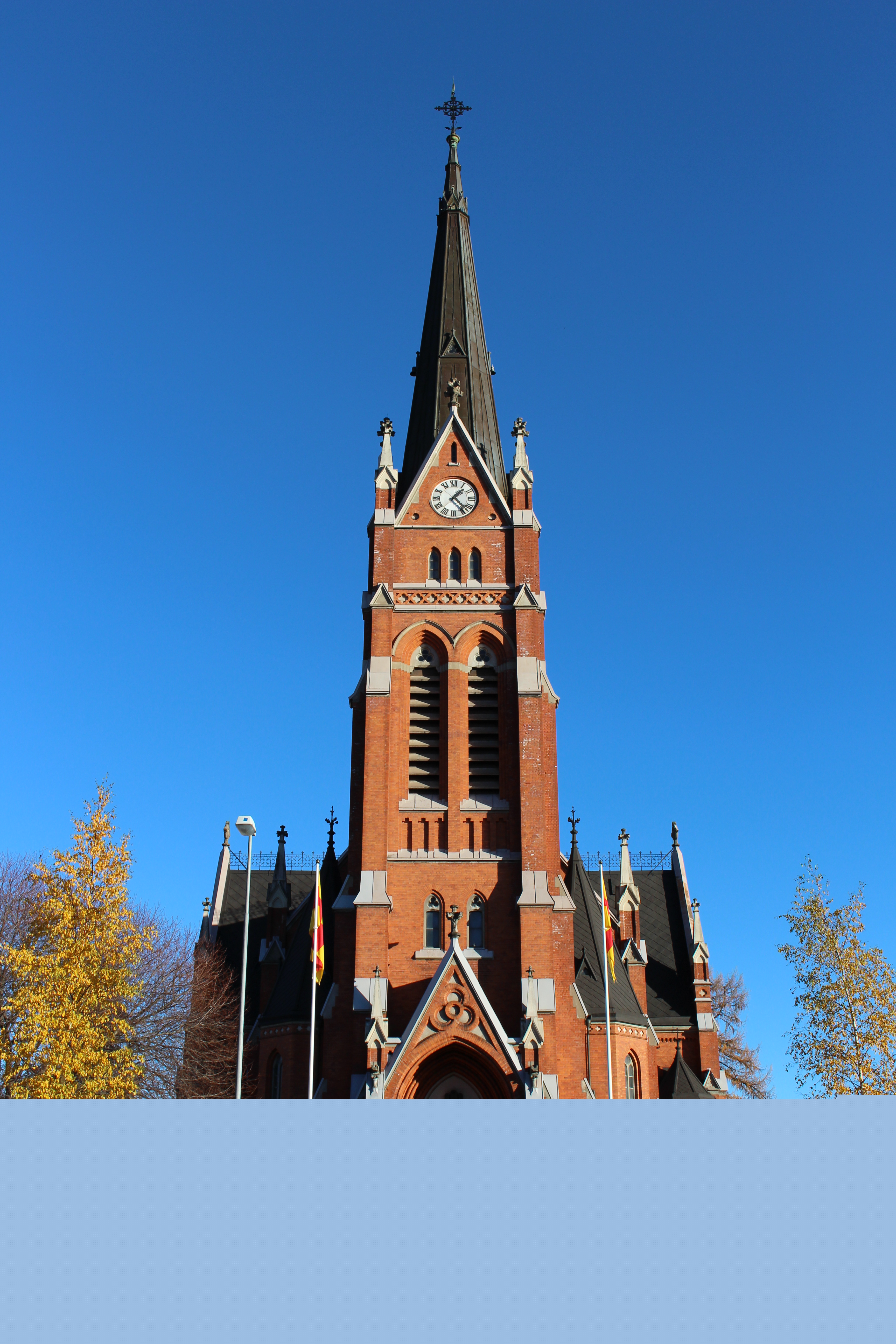 Luleå domkyrka entre höst