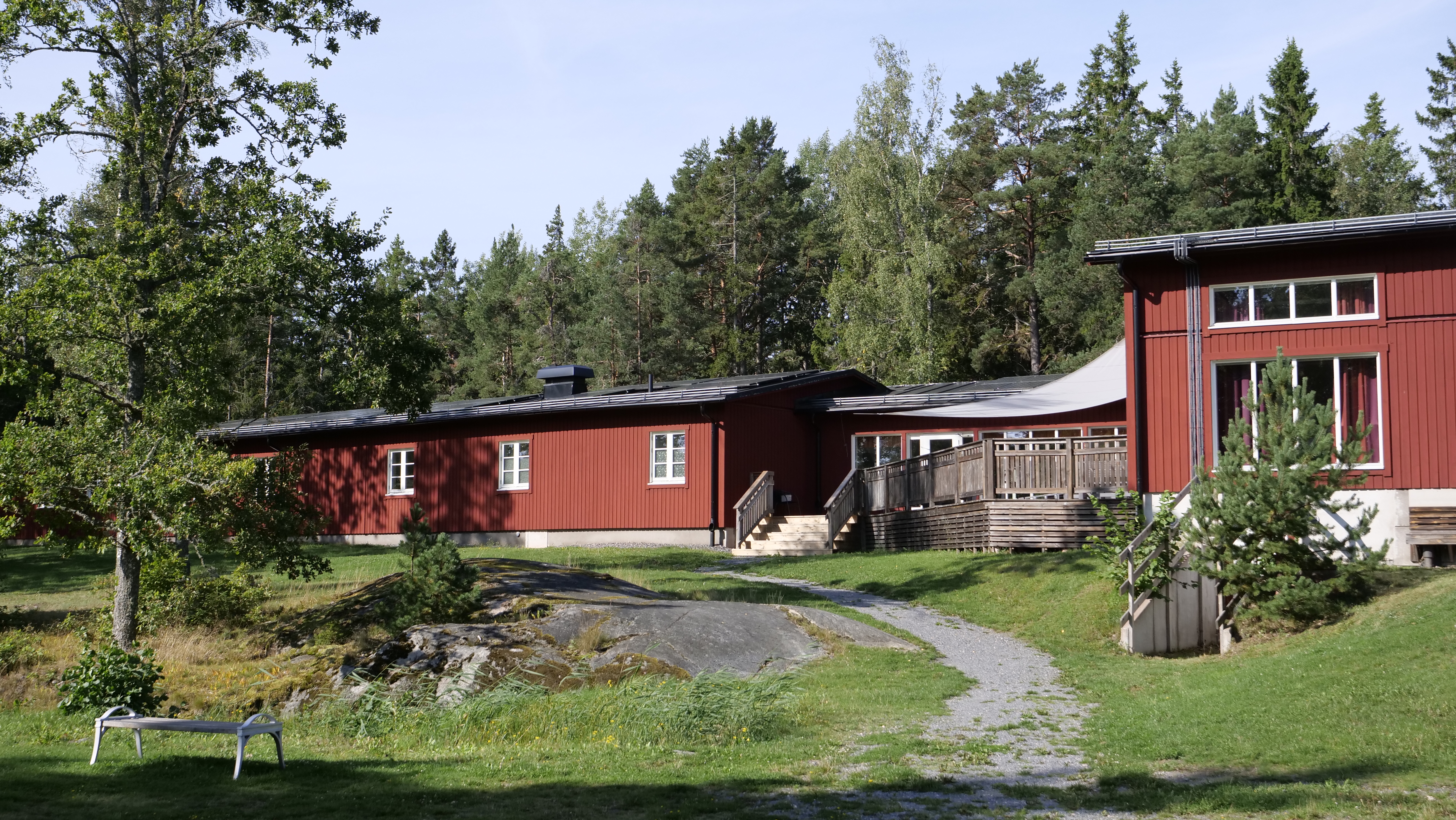 Foto på byggnaden Skeppet på lägergården Karlberg.