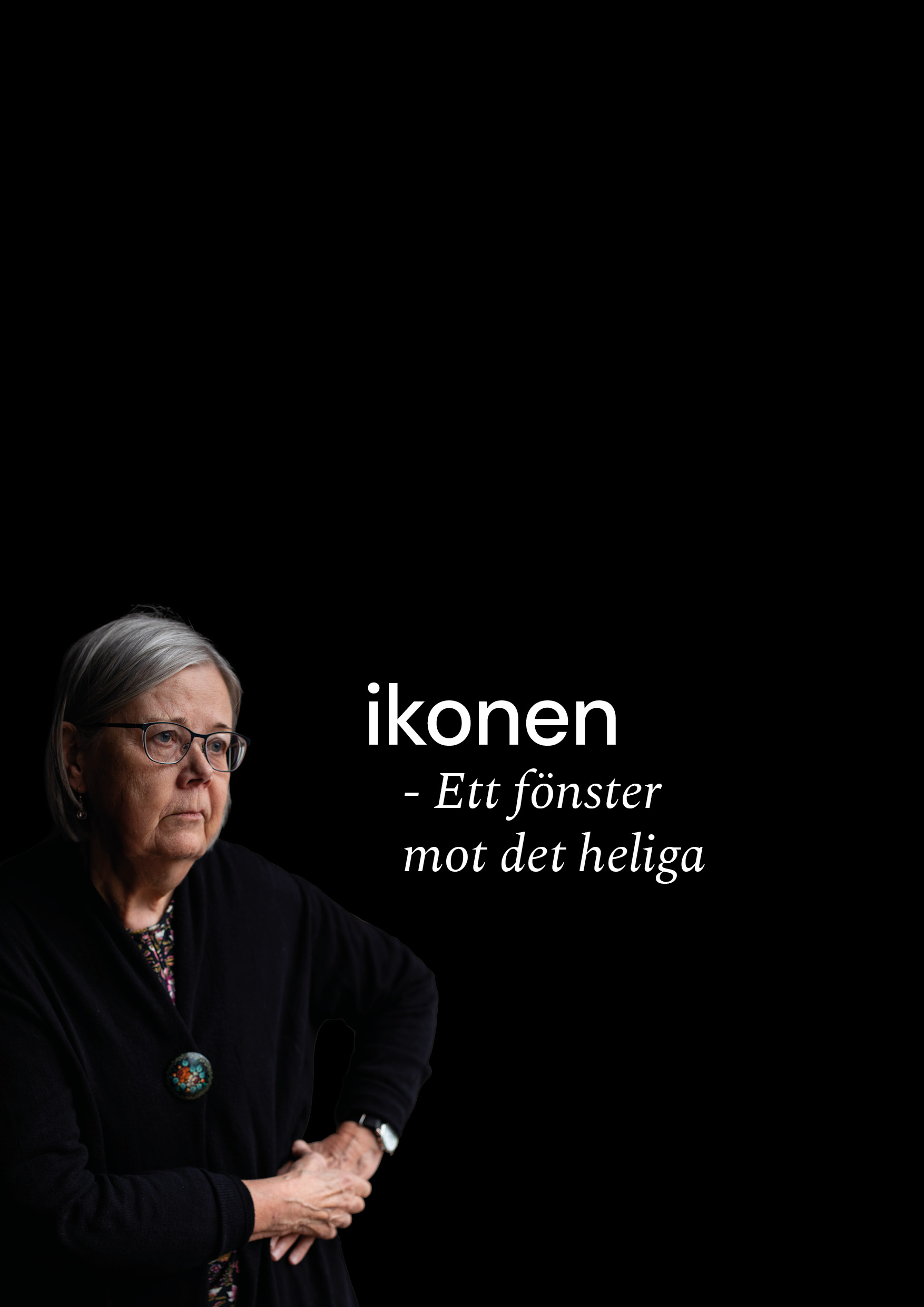 En kvinna som står och tittar ut. Svart bakgrund en vit text: Ikonen - ett fönster mot det heliga