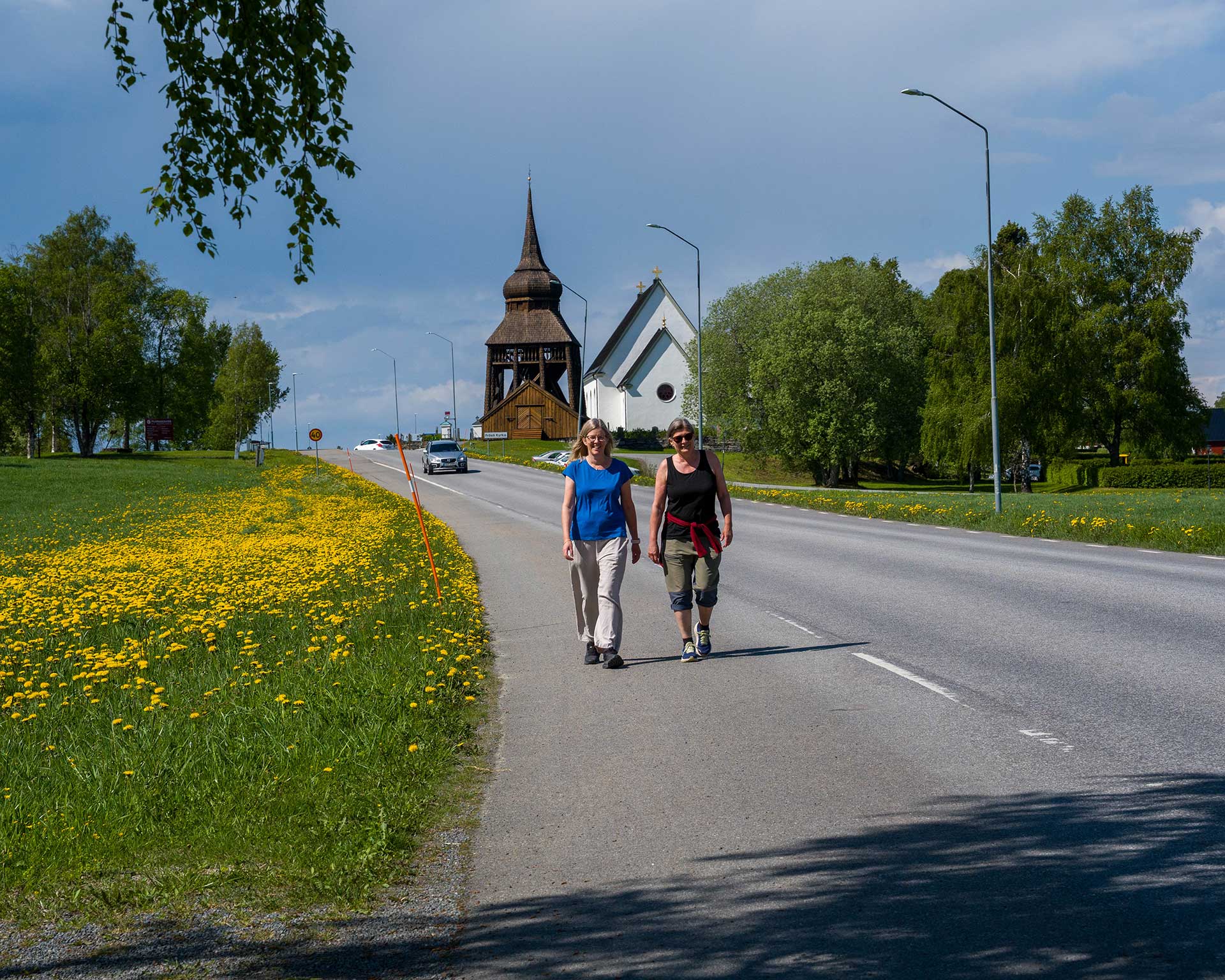 Vy från lilla pilgrimsvandringens med Frösö kyrka i bakgrunden
