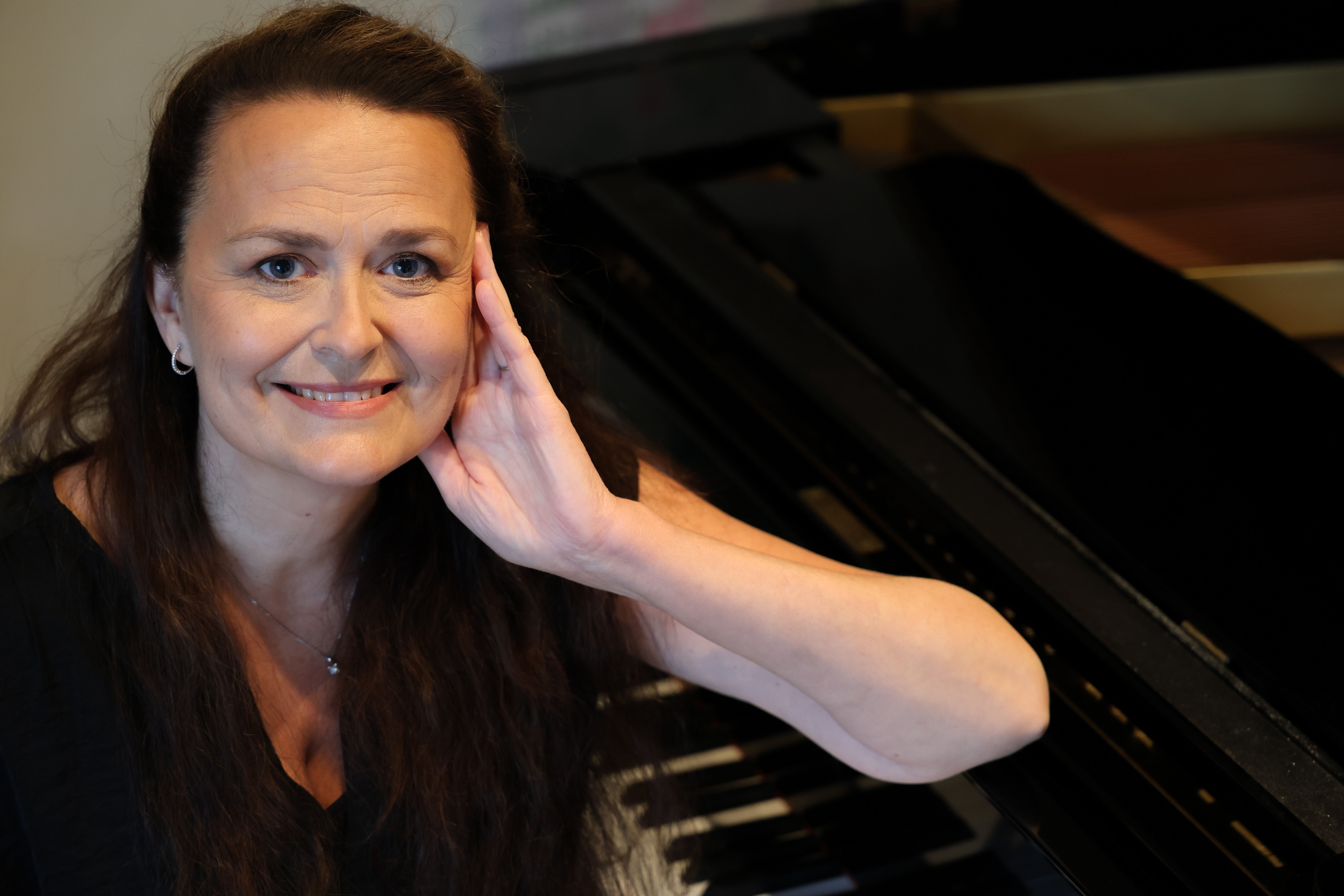 Helen Sällfors vid flygeln
