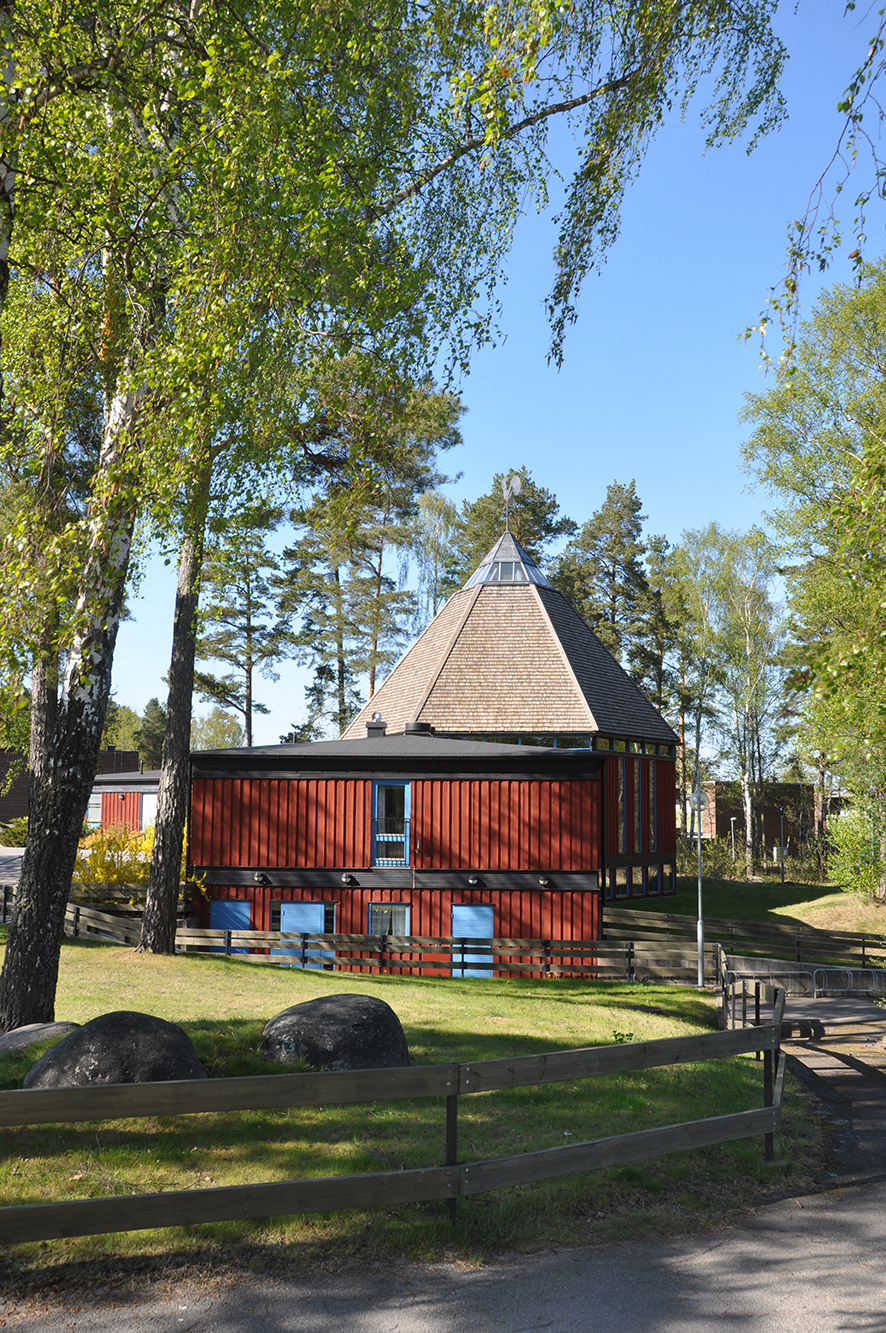 S:t Andreas kapell i sommarmiljö