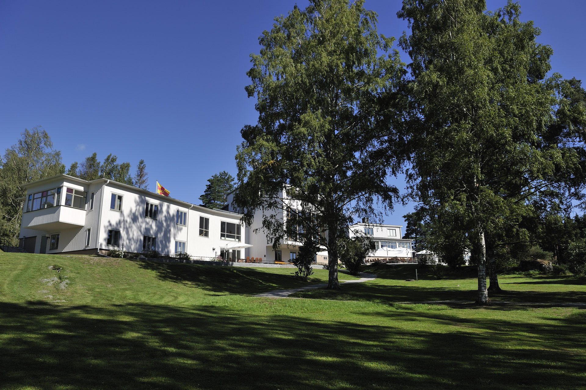 Kurs- och konferensgården Solliden ligger vackert vid sjön Långens strand.