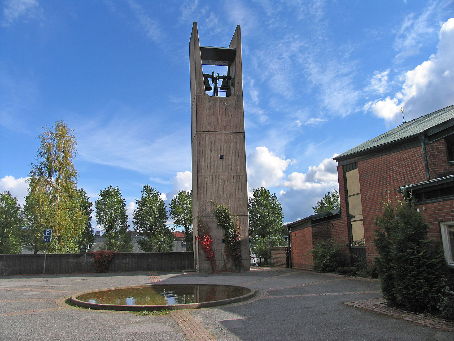 Byttorps kyrka och klockstapel