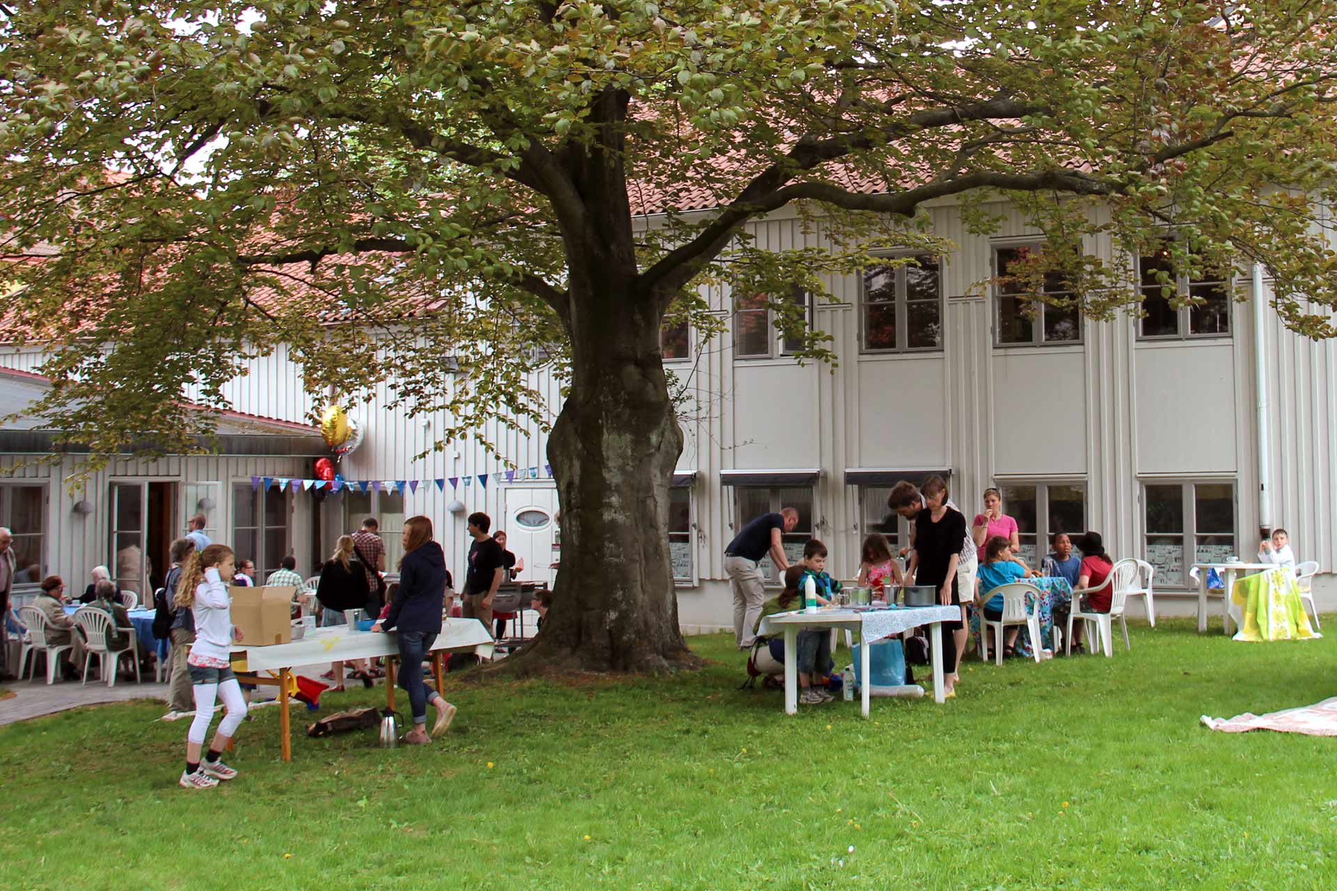 SKapelse & skapande. Gudstjänst och trädgårdshäng, 2013.