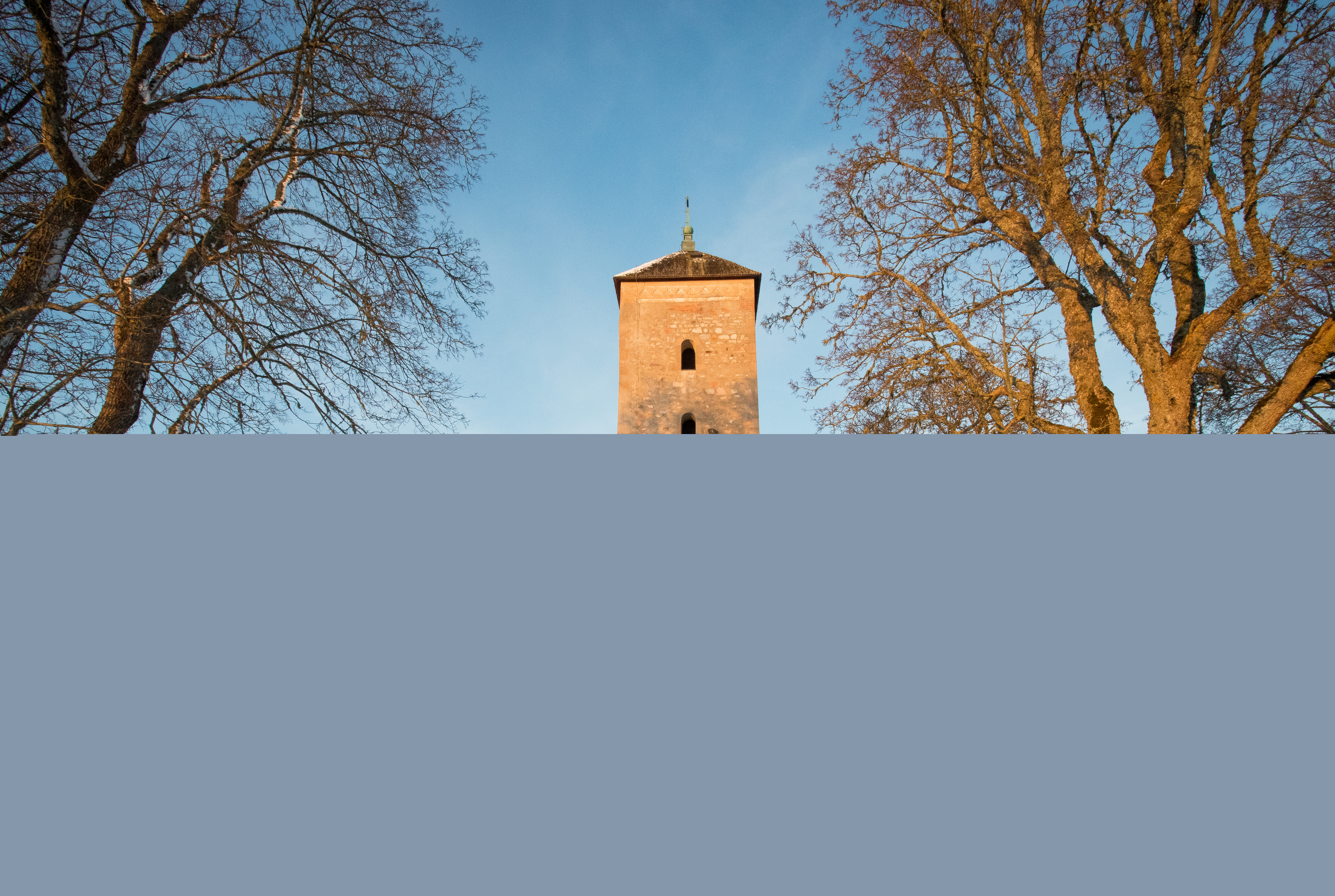 Skånela kyrka i vintertid