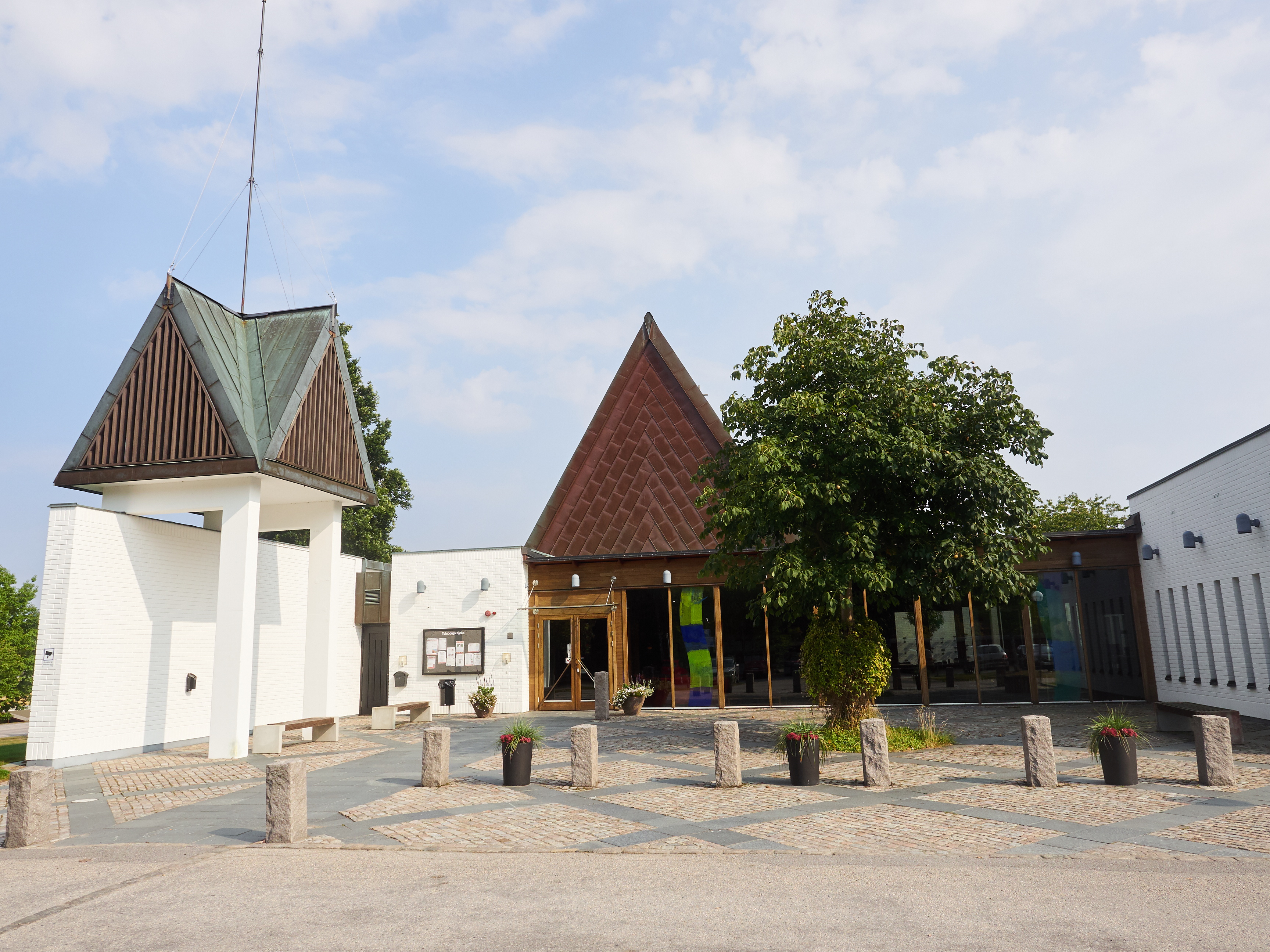 Exteriörbild av Teleborgs kyrka i Växjö.