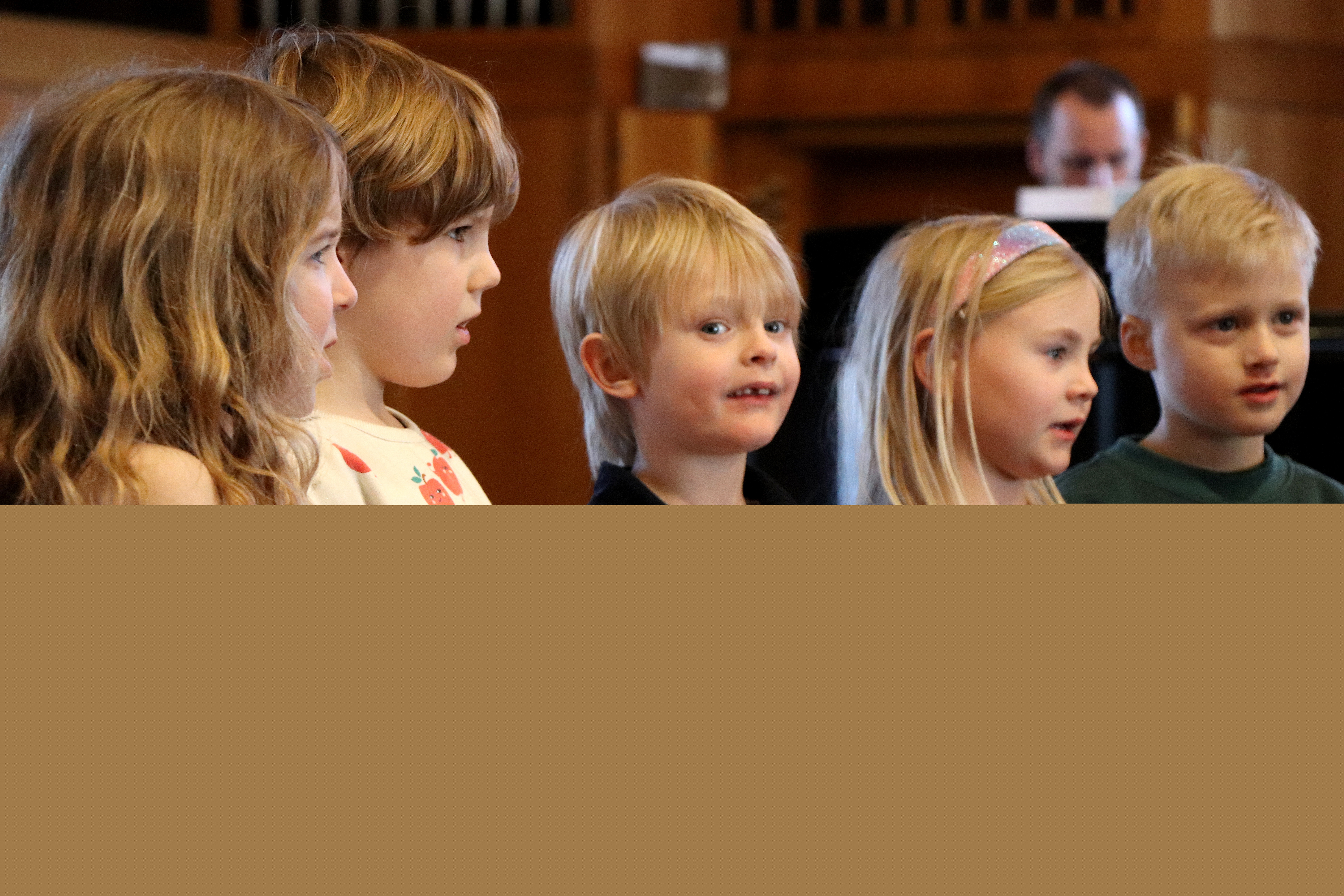 Barn i kören Körkul i Härlanda kyrka.