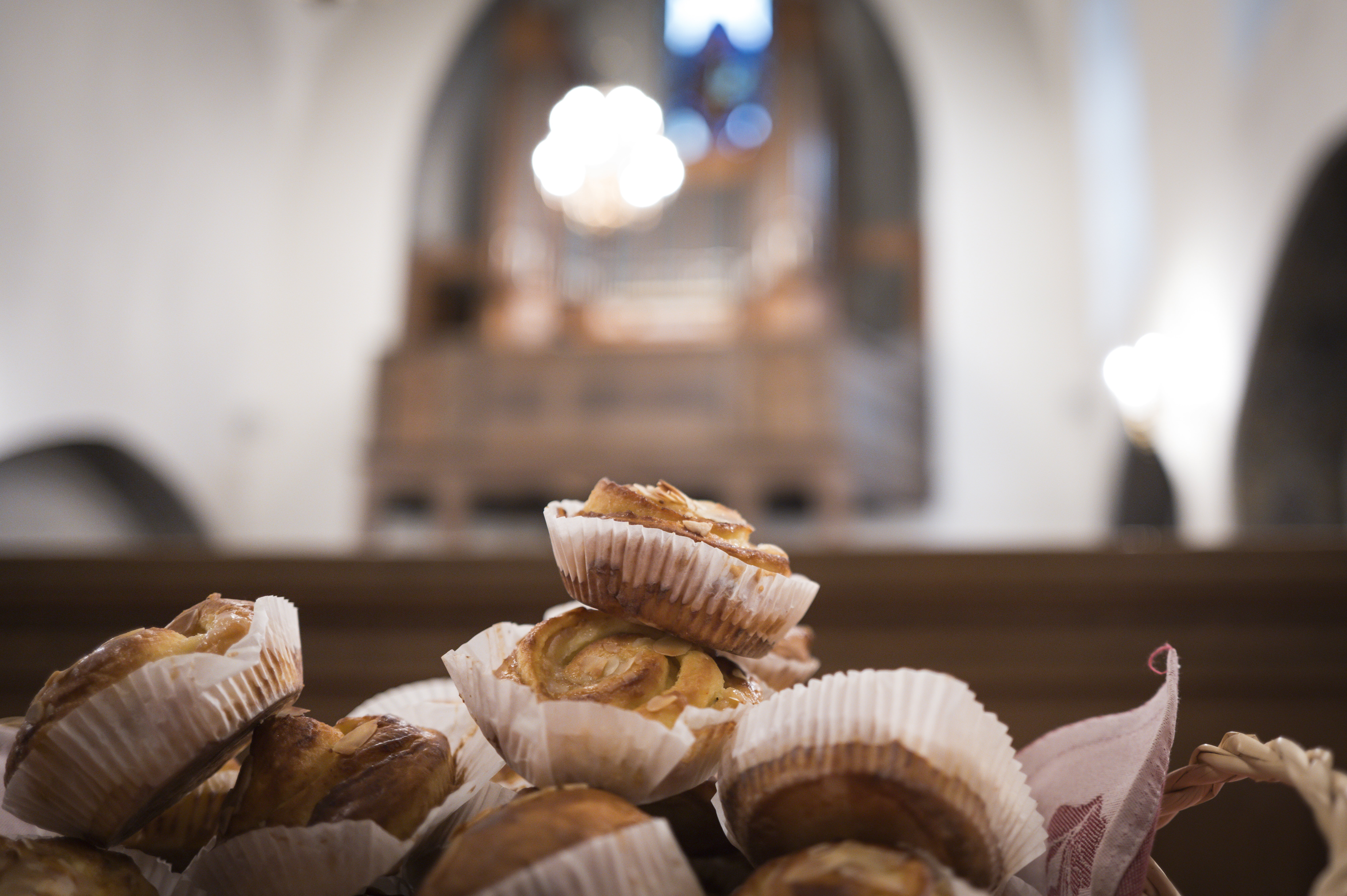 Bullar i kyrkan.